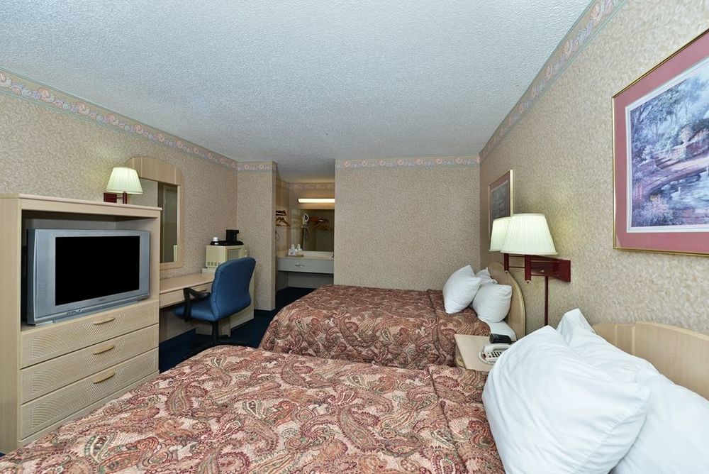 Towneplace Suites By Marriott Greensboro Coliseum Area Room photo