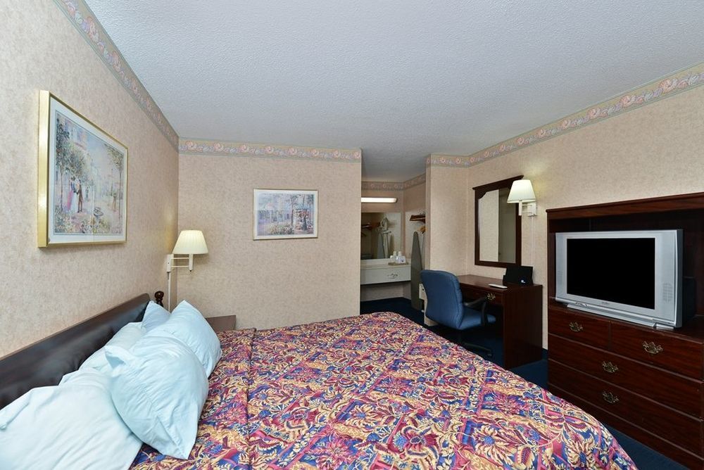 Towneplace Suites By Marriott Greensboro Coliseum Area Room photo